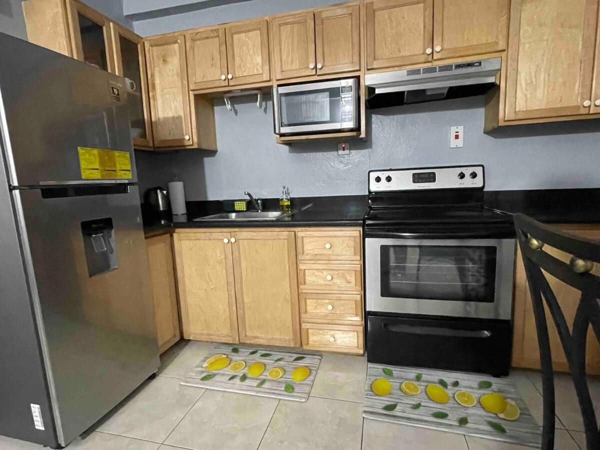 One Bedroom City Apartment Fully Ac With 24Hrs Security Kingston Exterior photo