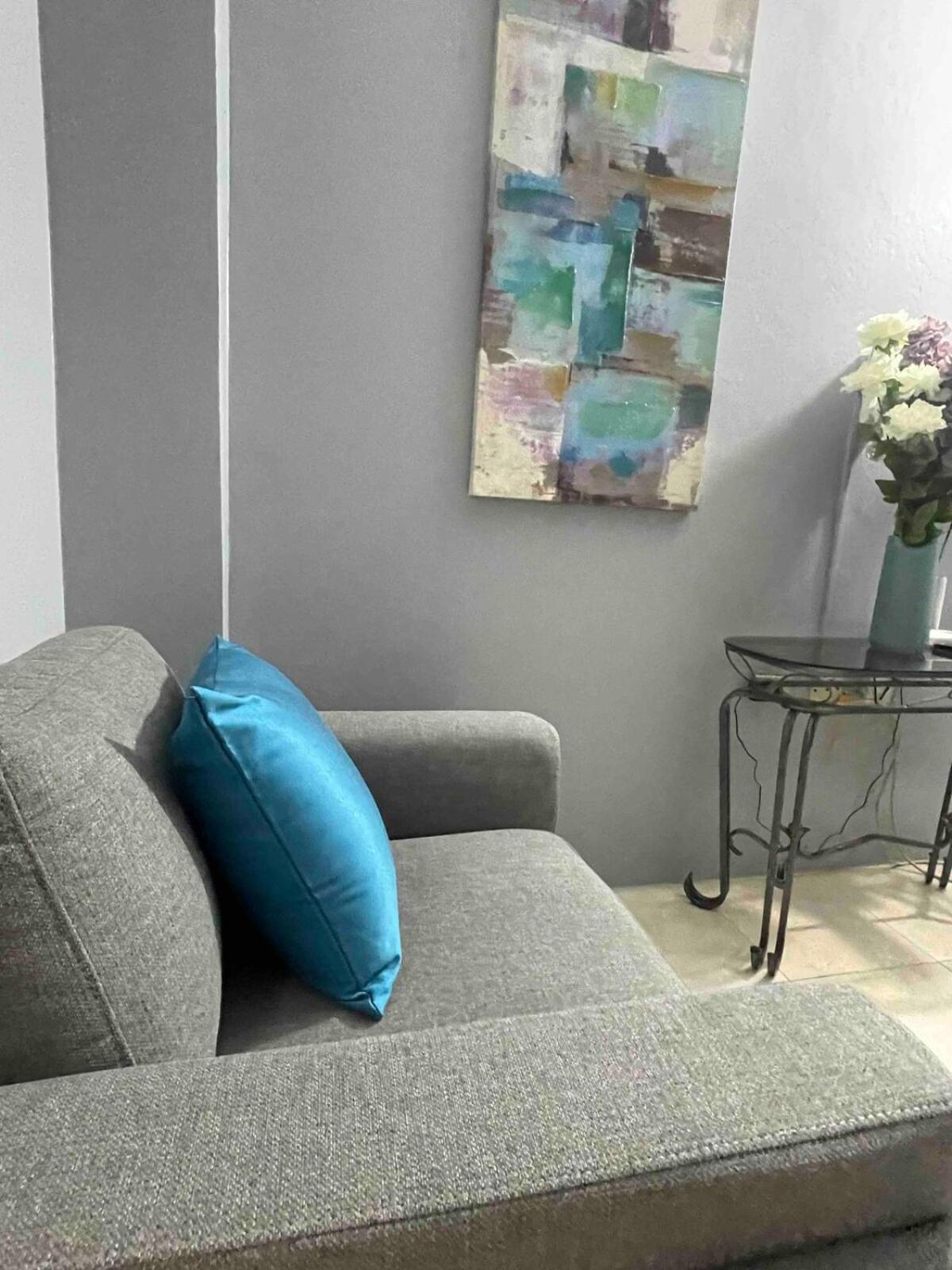 One Bedroom City Apartment Fully Ac With 24Hrs Security Kingston Exterior photo