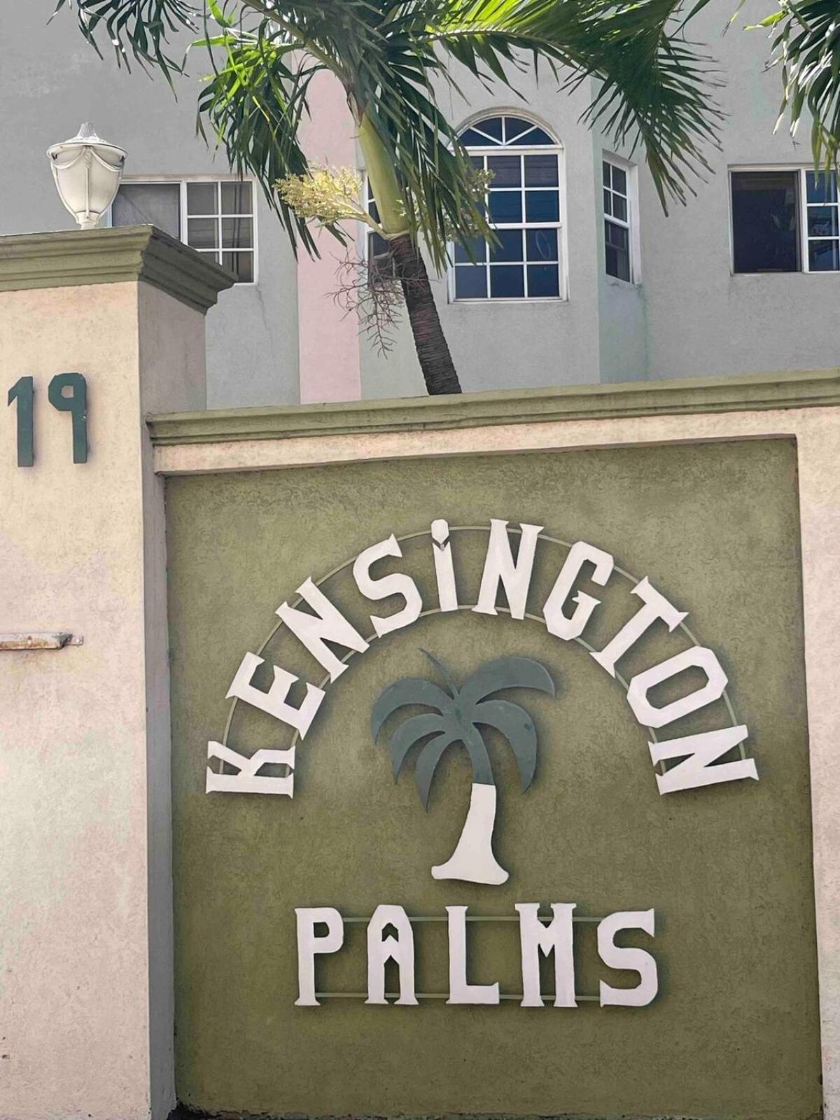 One Bedroom City Apartment Fully Ac With 24Hrs Security Kingston Exterior photo